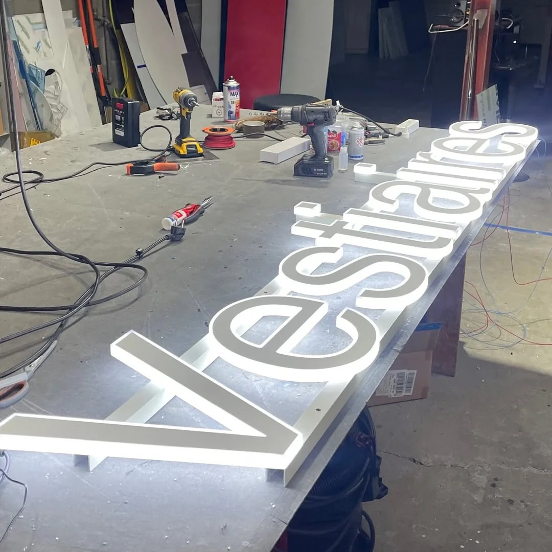 Enseigne bloc LED Vestiaire Collective