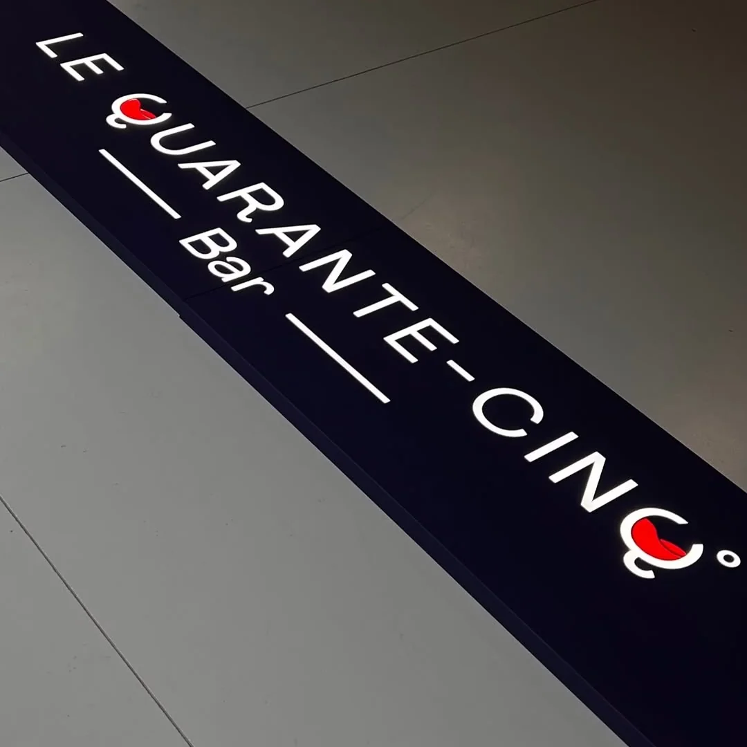Enseigne caisson lumineux Le Quarante-Cinq