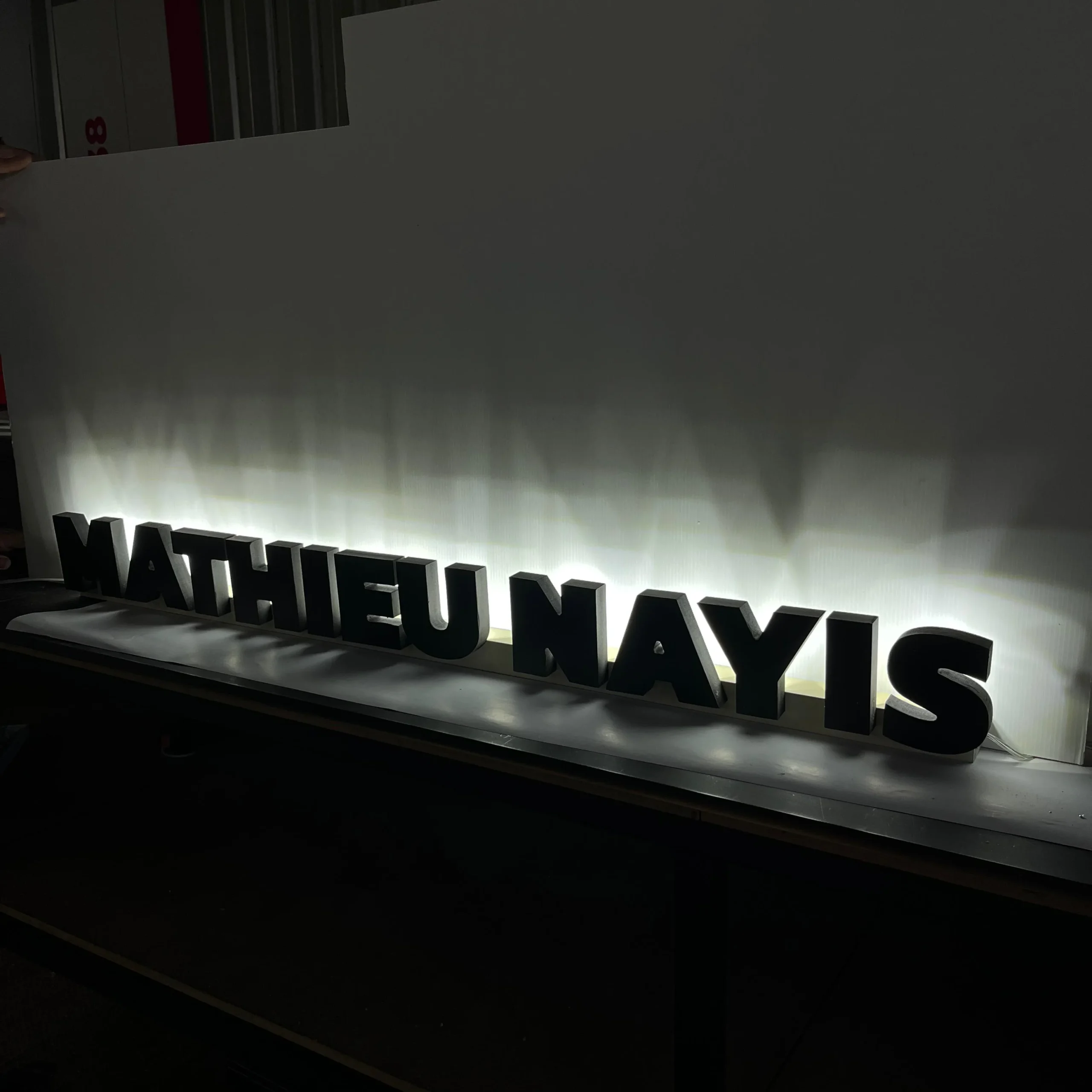 Enseigne PVC Mathieu Nayis — rétroéclairé