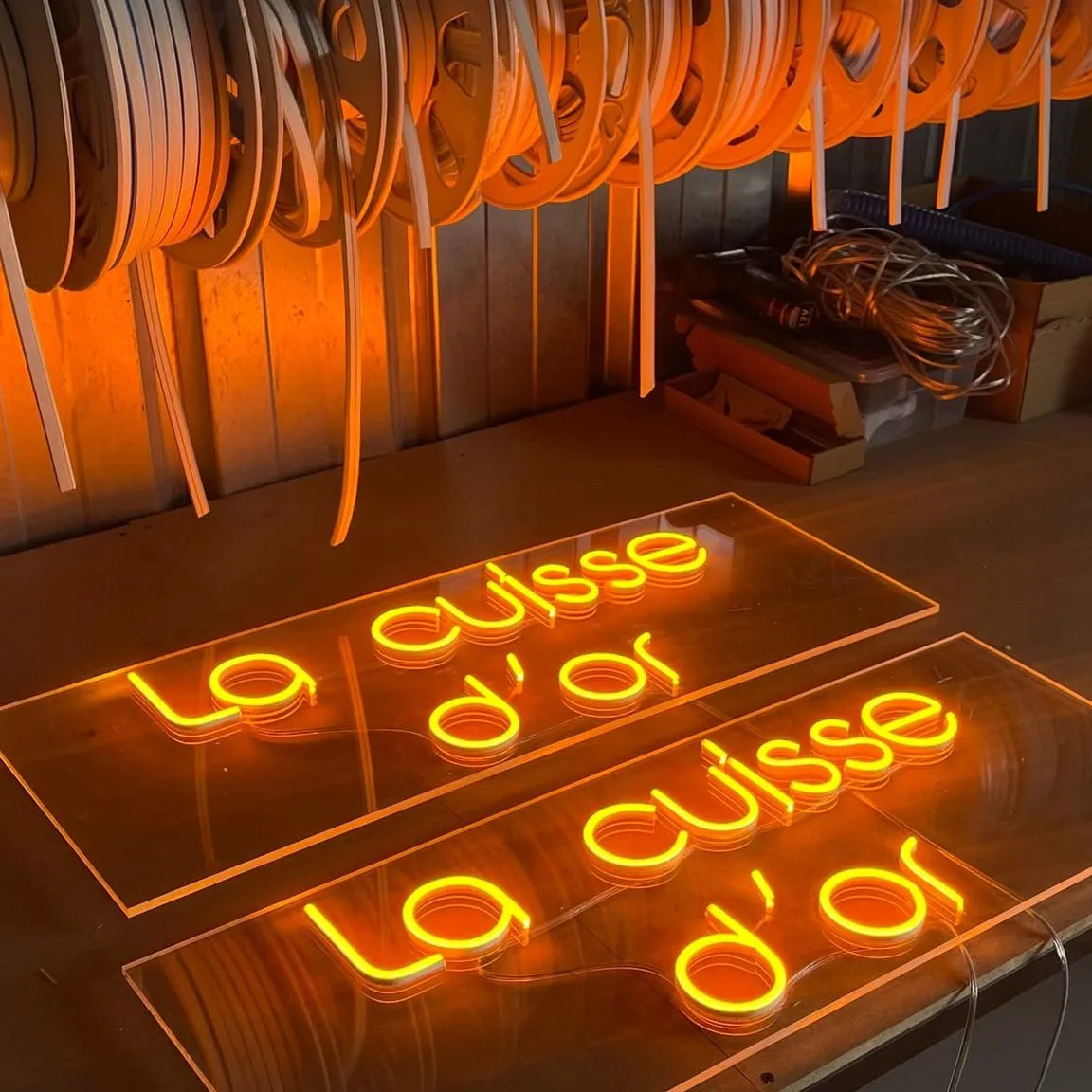 Enseigne néon LED La Cuisse d'Or — orange