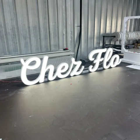 PVC-Werbeanlage, Coochy — grau, hinterleuchtet