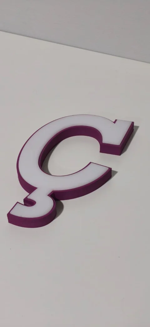 PVC-Werbeanlage, Chez Flo — weiße Schreibschrift